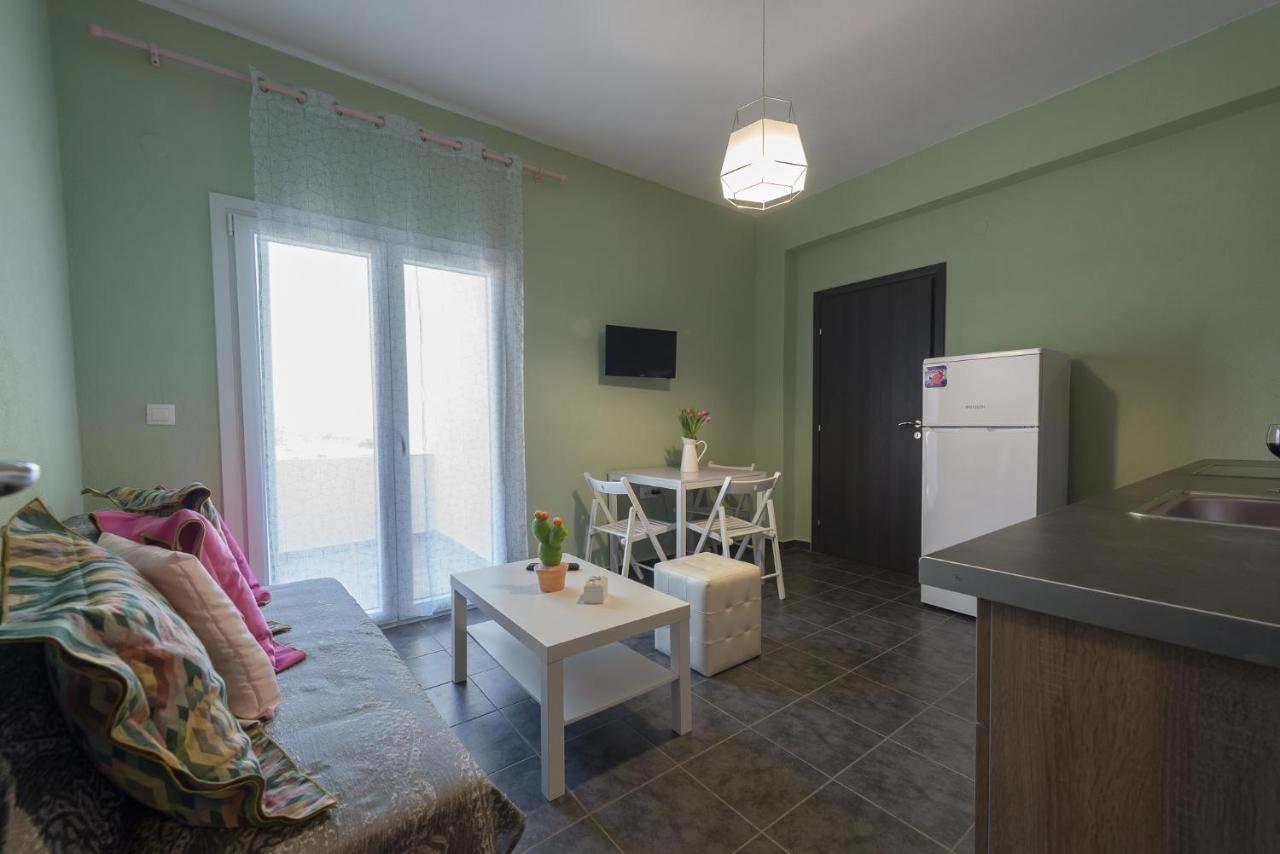 Kes Apartments อาโยส นิโกลาออส ภายนอก รูปภาพ