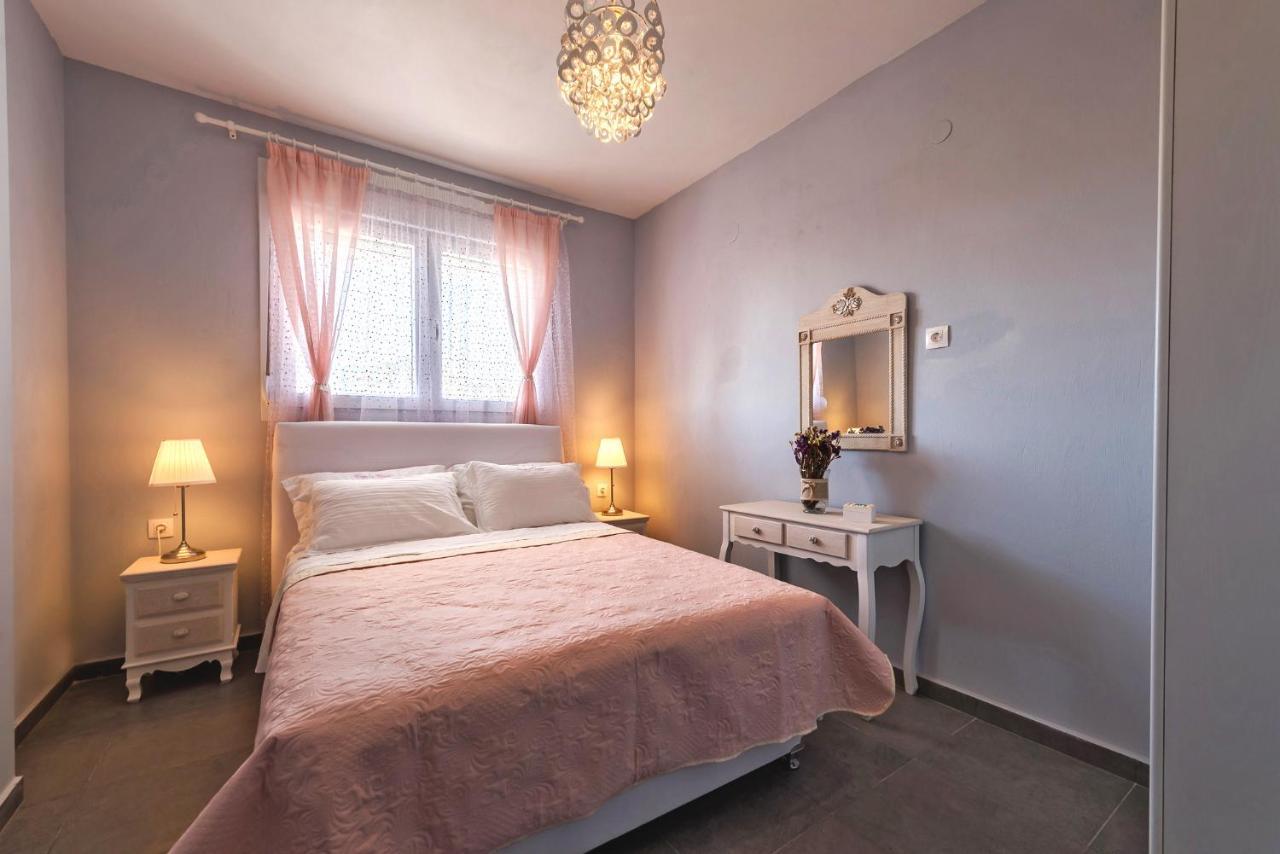 Kes Apartments อาโยส นิโกลาออส ภายนอก รูปภาพ