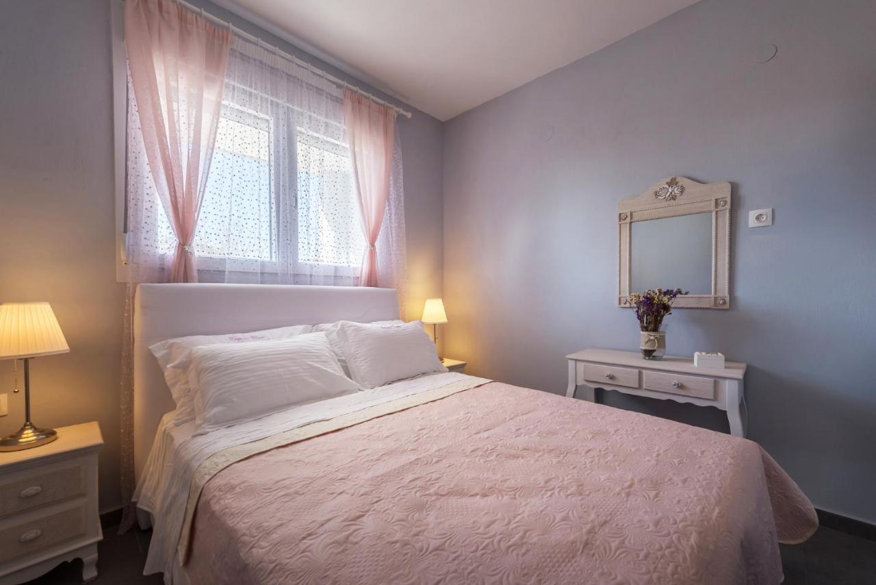 Kes Apartments อาโยส นิโกลาออส ภายนอก รูปภาพ