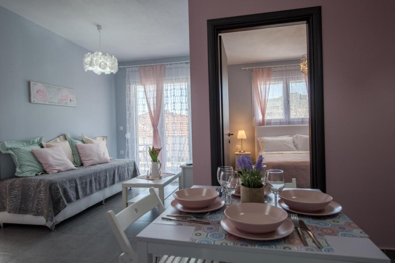 Kes Apartments อาโยส นิโกลาออส ภายนอก รูปภาพ